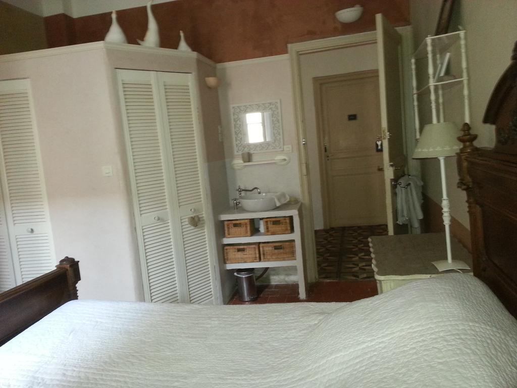 Le Patio Des Cigales Bed & Breakfast Roquefort-des-Corbières Room photo