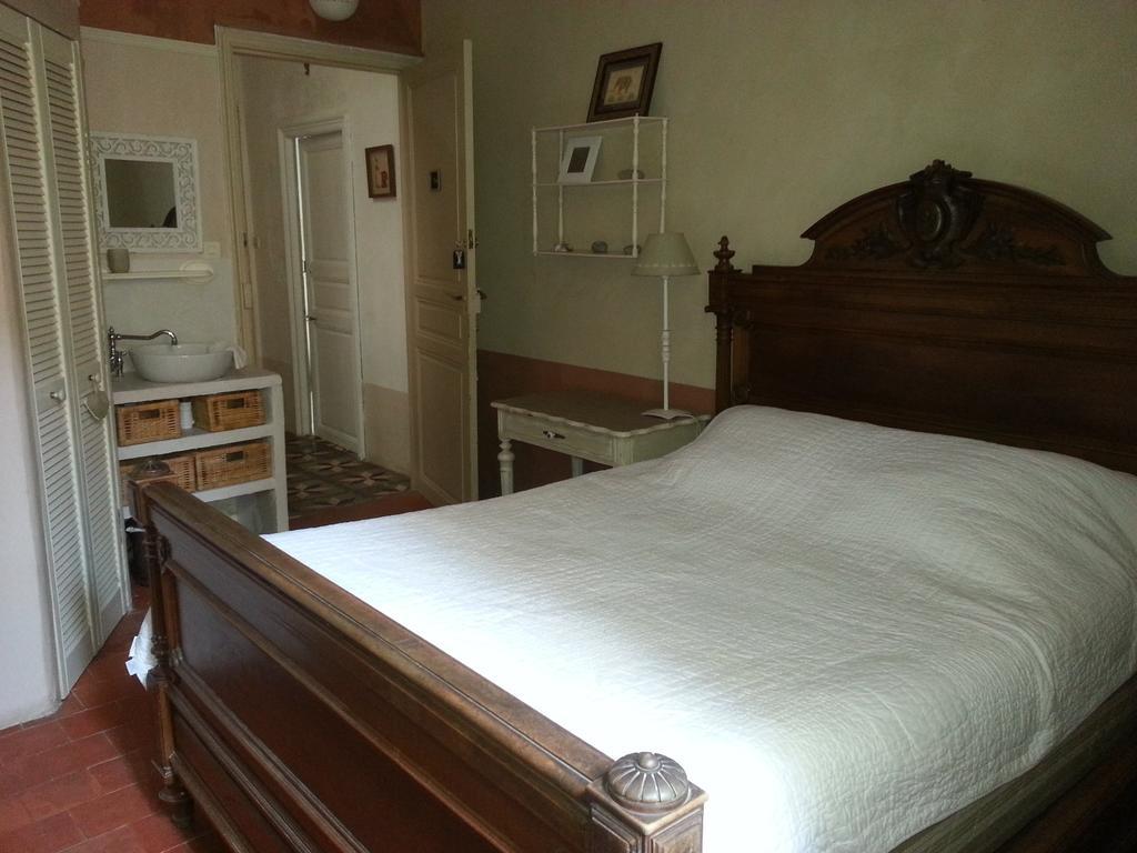 Le Patio Des Cigales Bed & Breakfast Roquefort-des-Corbières Room photo