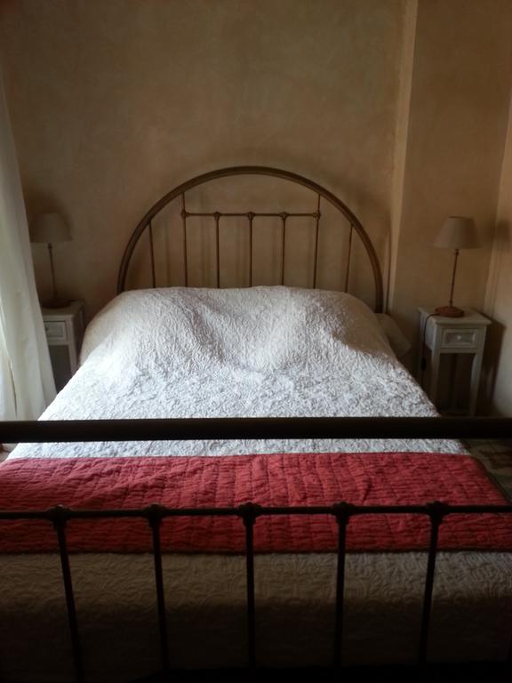 Le Patio Des Cigales Bed & Breakfast Roquefort-des-Corbières Room photo