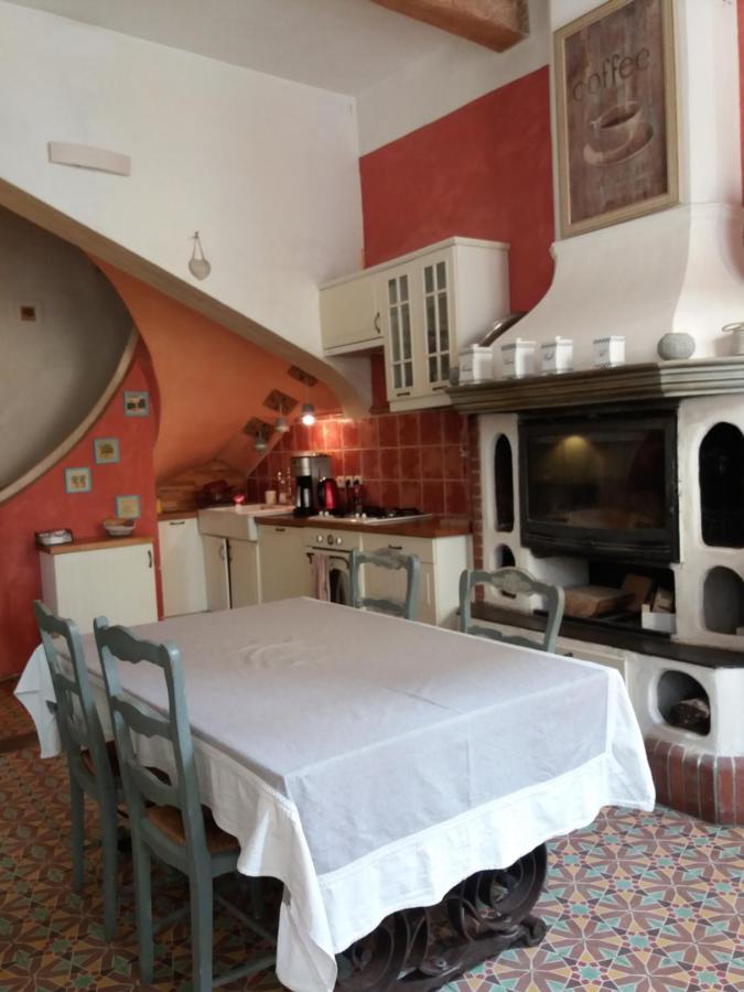 Le Patio Des Cigales Bed & Breakfast Roquefort-des-Corbières Exterior photo