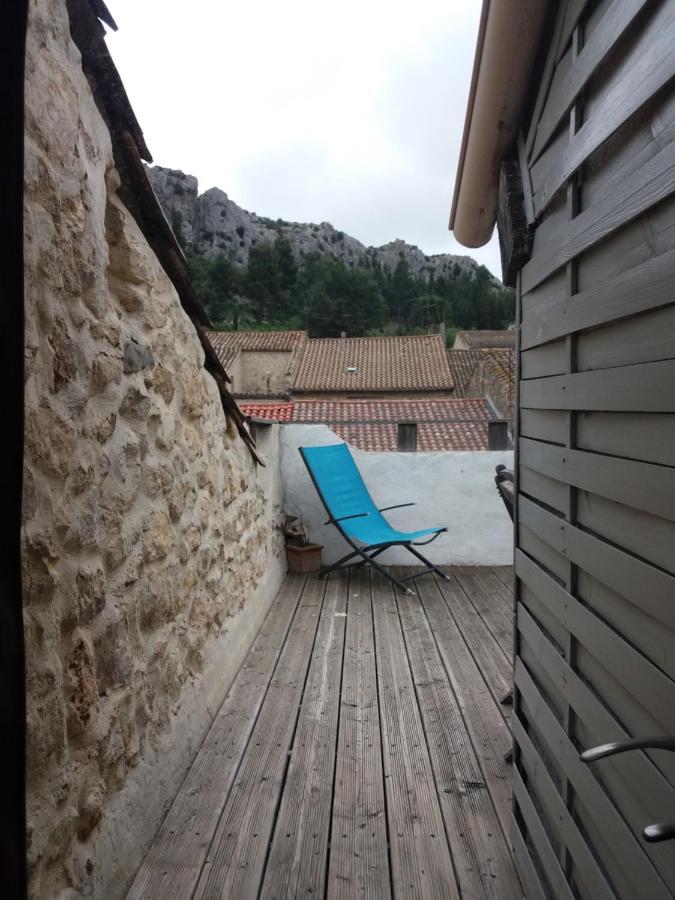Le Patio Des Cigales Bed & Breakfast Roquefort-des-Corbières Exterior photo